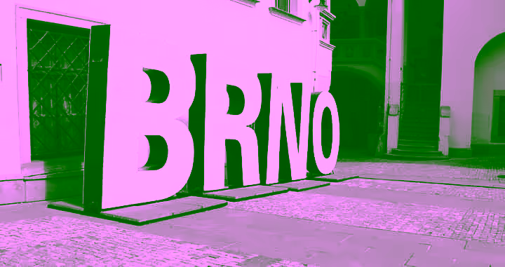 Pořadí ramínek ve skříni